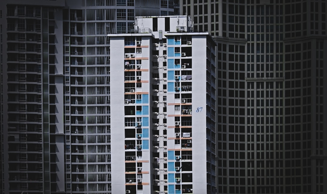 尹대통령 지지율 급등 배경 심층 분석: 다주택 정책 영향과 향후 전망