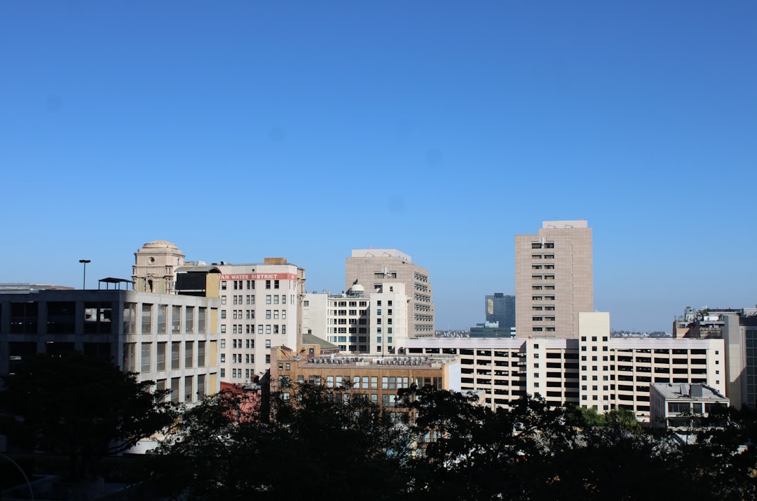 서울 신축 아파트 월세 60% 시대, 전세 소멸과 시장 불안정 심화