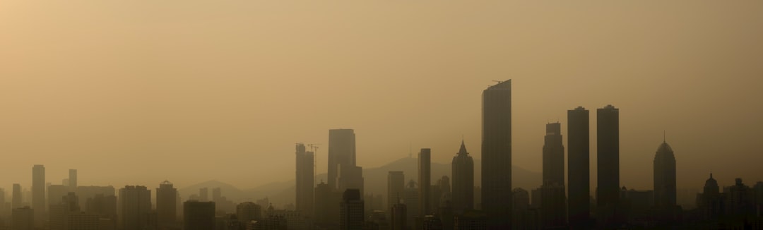 미세먼지 습격, 일상 속 시민 건강 위협과 사회적 안전망 점검