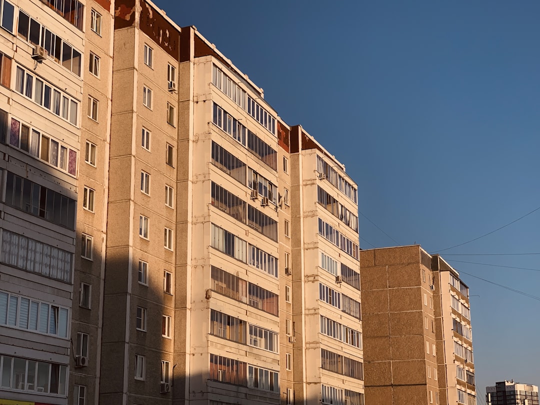 청약 시장 급랭: 1순위 접수 반토막, 실수요 투자 전략 재점검