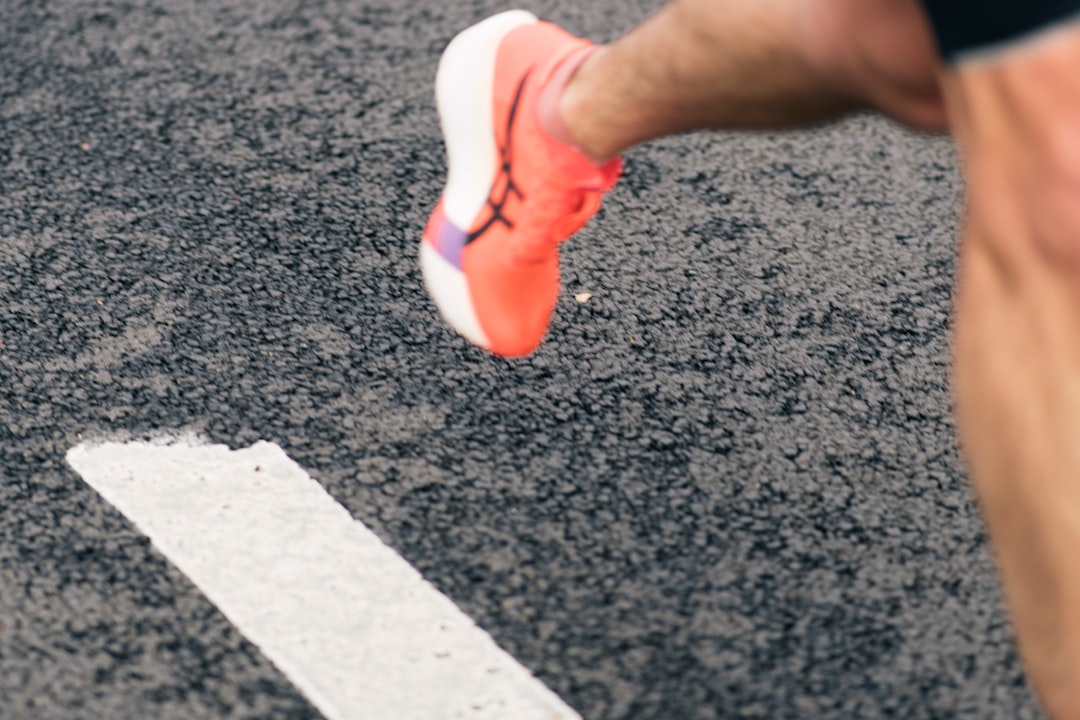 마라톤 후 현명한 회복 전략: 무작정 휴식은 독! 과학적 회복 훈련법